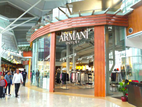 Giorgio Armani to open 1st Canadian outlet