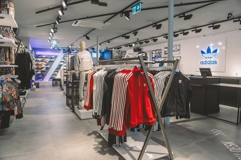interferencia Física Calvo Adidas Unveils 1st Canadian Originals 'Neighbourhood Concept' Store  Renovation