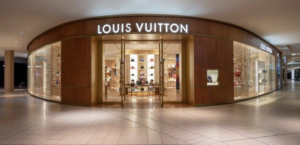 Louis Vuitton store in yorkdale mall, Toronto #brand #louisvuitton  #shopping #mall #toronto 