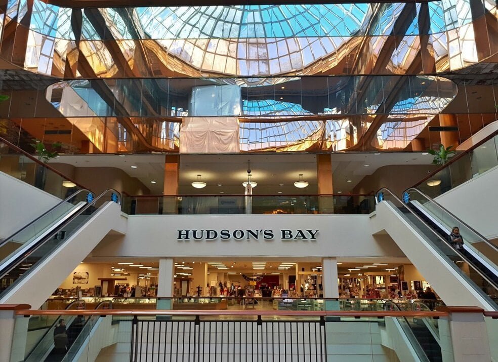 A Hudson's Bay Store Has Been Closed In BC & It's Apparently Due To Unpaid  Rent - Narcity
