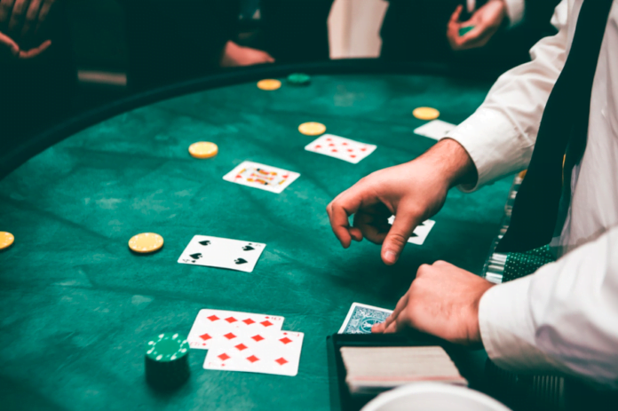 WHY YOU SHOULD JOIN AN ONLINE CASINO