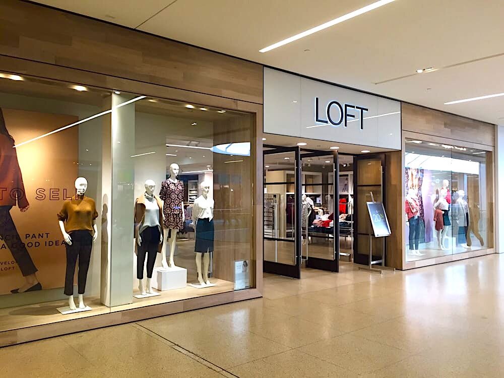 Ann Taylor Loft and Hot Topics open at the Outlets of Des Moines
