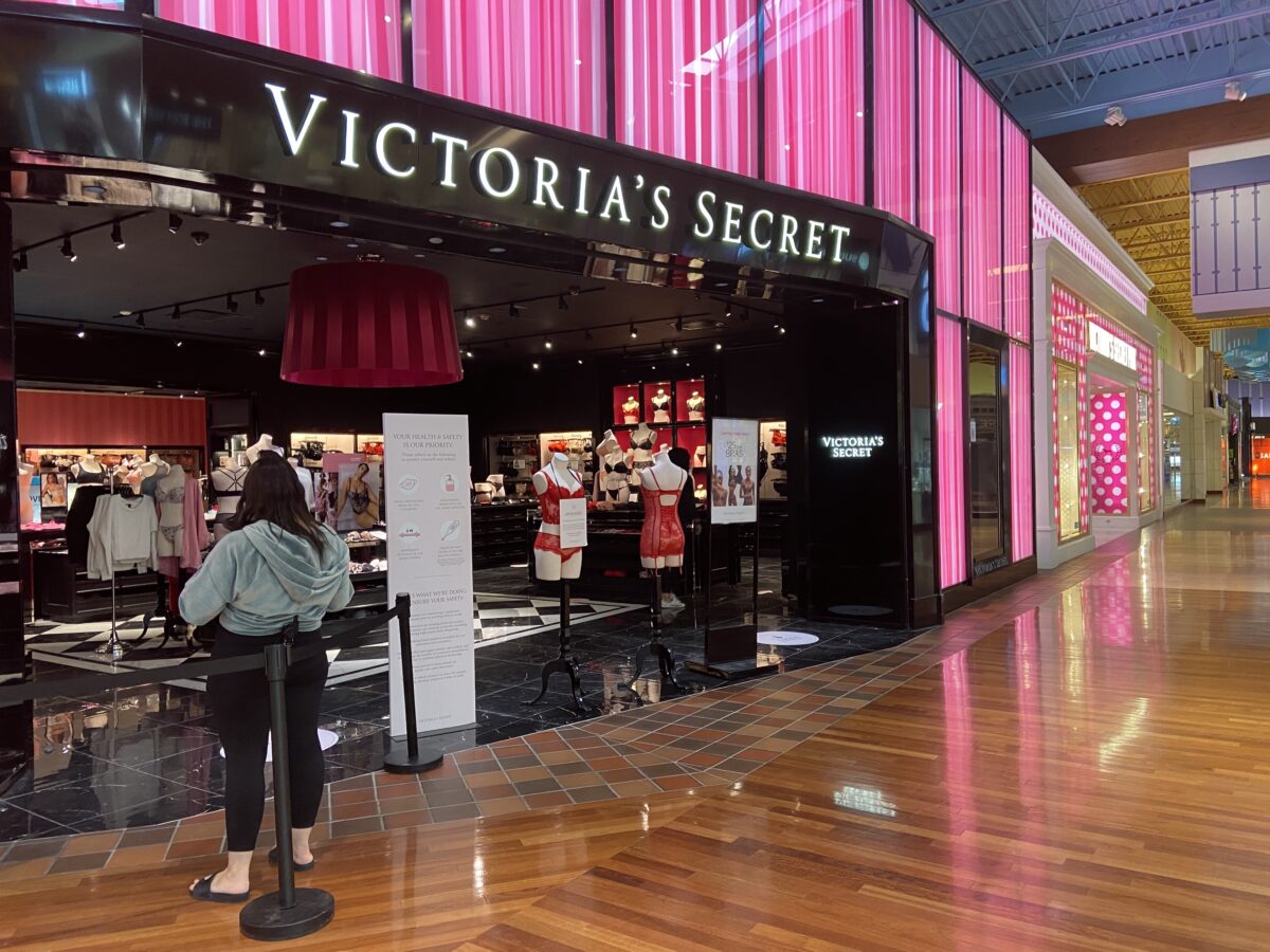 Victoria's Secret at CrossIron Mills
