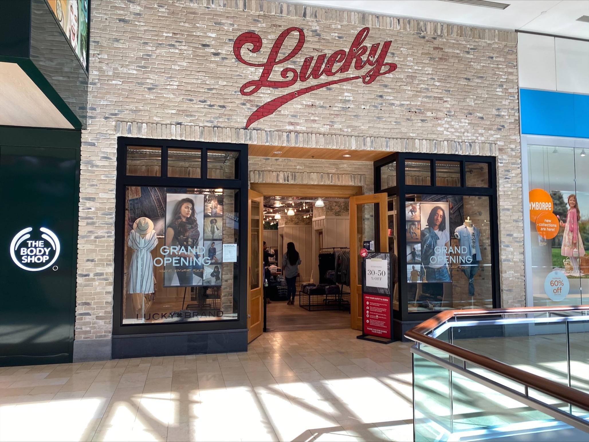 Lucky Brand Jeans - Shopping Mall, Stock Video
