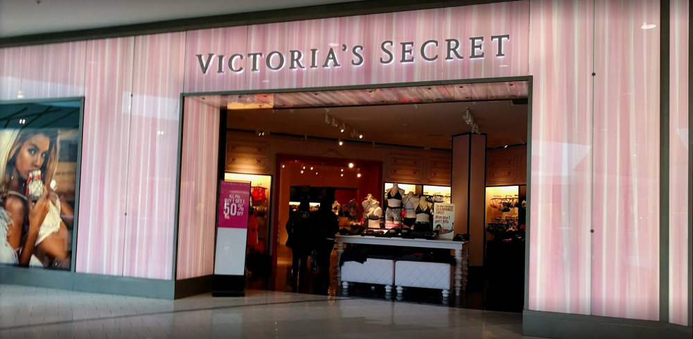 December 2016 - Victoria's Secret prior to closing at SouthCentre Mall