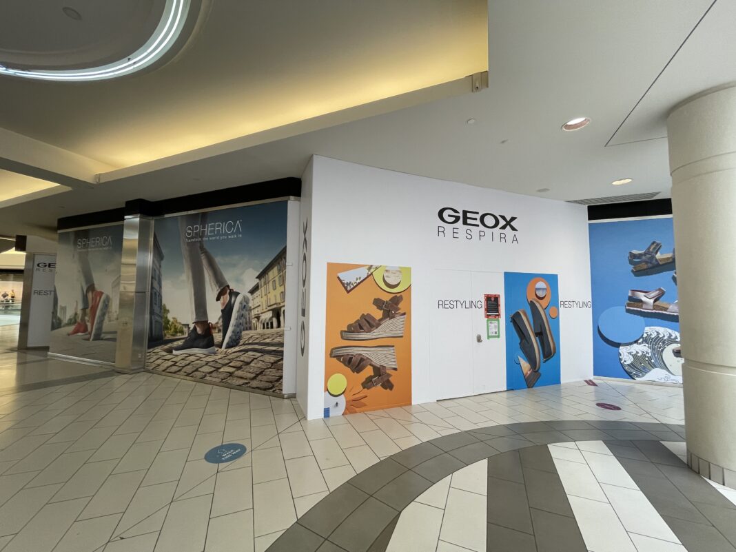 Construction signage for GEOX at Metropolis at Metrotown (July 2021)