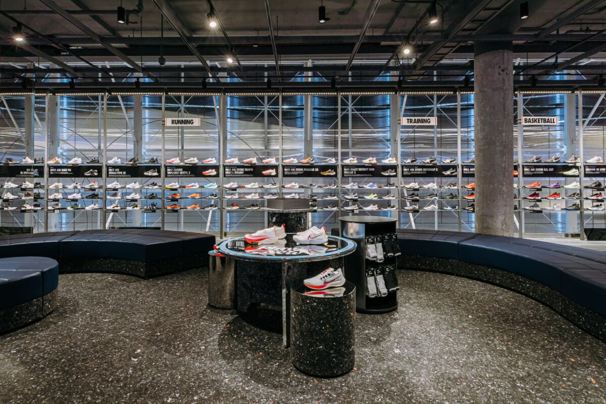 salir combate propietario Nike Opens Massive Flagship Store at Toronto's Yorkdale Shopping Centre