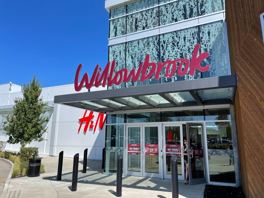 Willowbrook Shopping Centre entrance (July 2021)
