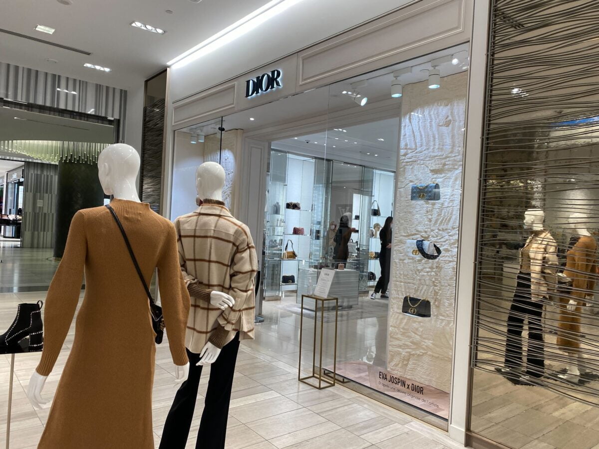 Louis Vuitton Toronto Eaton Saks, clothing store, Toronto, 176 Yonge Street  — Yandex Maps