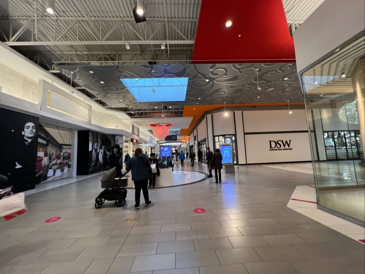 Corridor of the Fashion District at Tsawwassen Mills in Delta, BC (December 2021). Photo: Lee Rivett