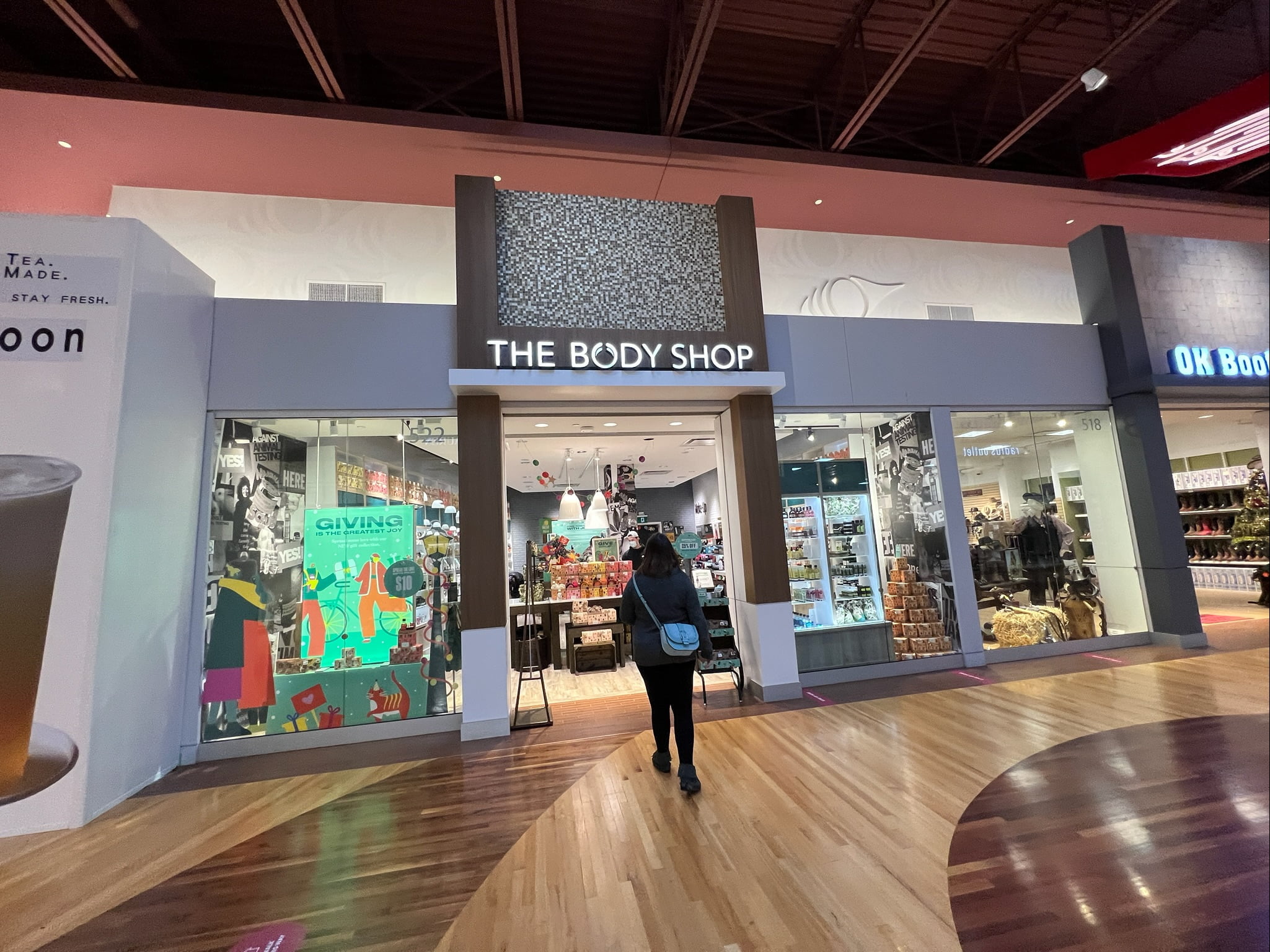 The Body Shop at Tsawwassen Mills in Delta, BC (December 2021). Photo: Lee Rivett.