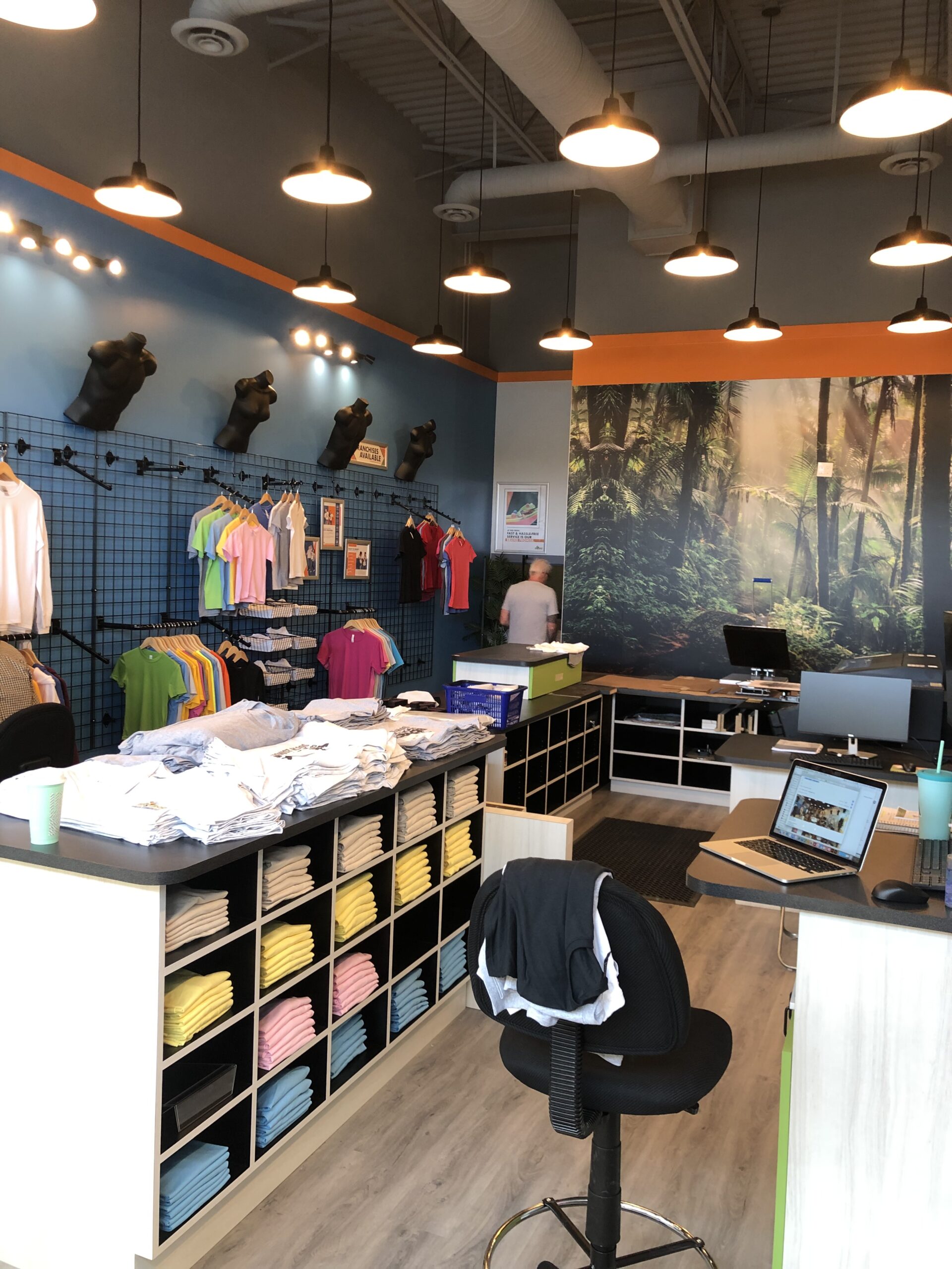 Big Frog T Shirts Opens First Franchised Storefront in Canada