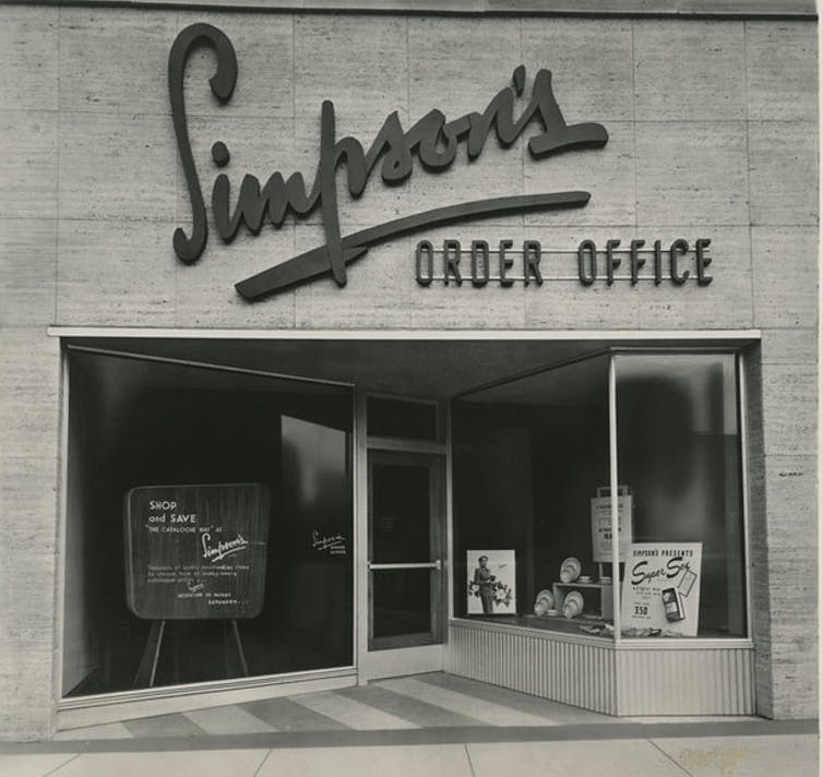 Simpson’s mail order office, Sarnia, Ont., 1952. (Sears Canada. Photo Engravers and Electrotypers Ltd. Library and Archives Canada, e011172139 / Flickr), CC BY