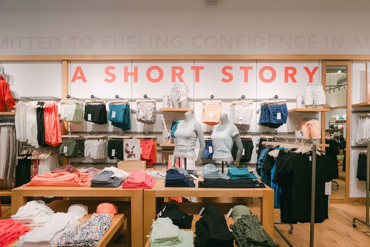 Athleta Canada: Gap's Athleisure Brand To Open Stores Here This Year -  Narcity