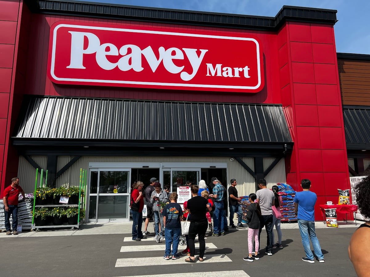 Peavey Mart Opens Flagship Store in Home Town of Red Deer AB [Photos]