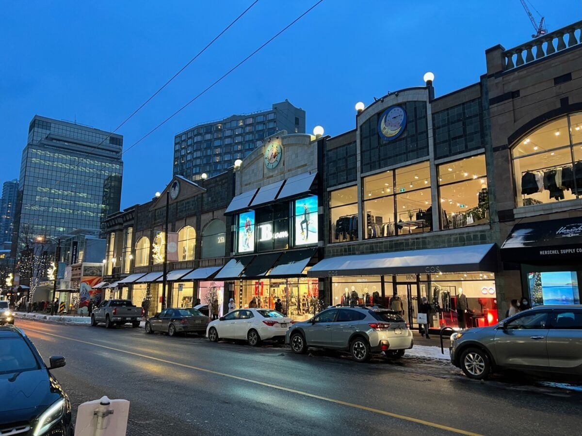 Robson Street in Vancouver - Main Shopping Mile in the City - VANCOUVER -  CANADA - APRIL 12, 2017 Editorial Photography - Image of vacation,  architecture: 93446372