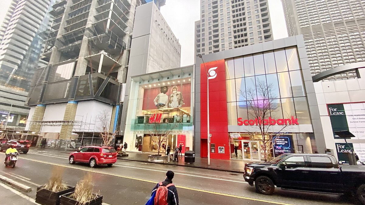 H&M Closing 2nd Store in Downtown Toronto in Two Months