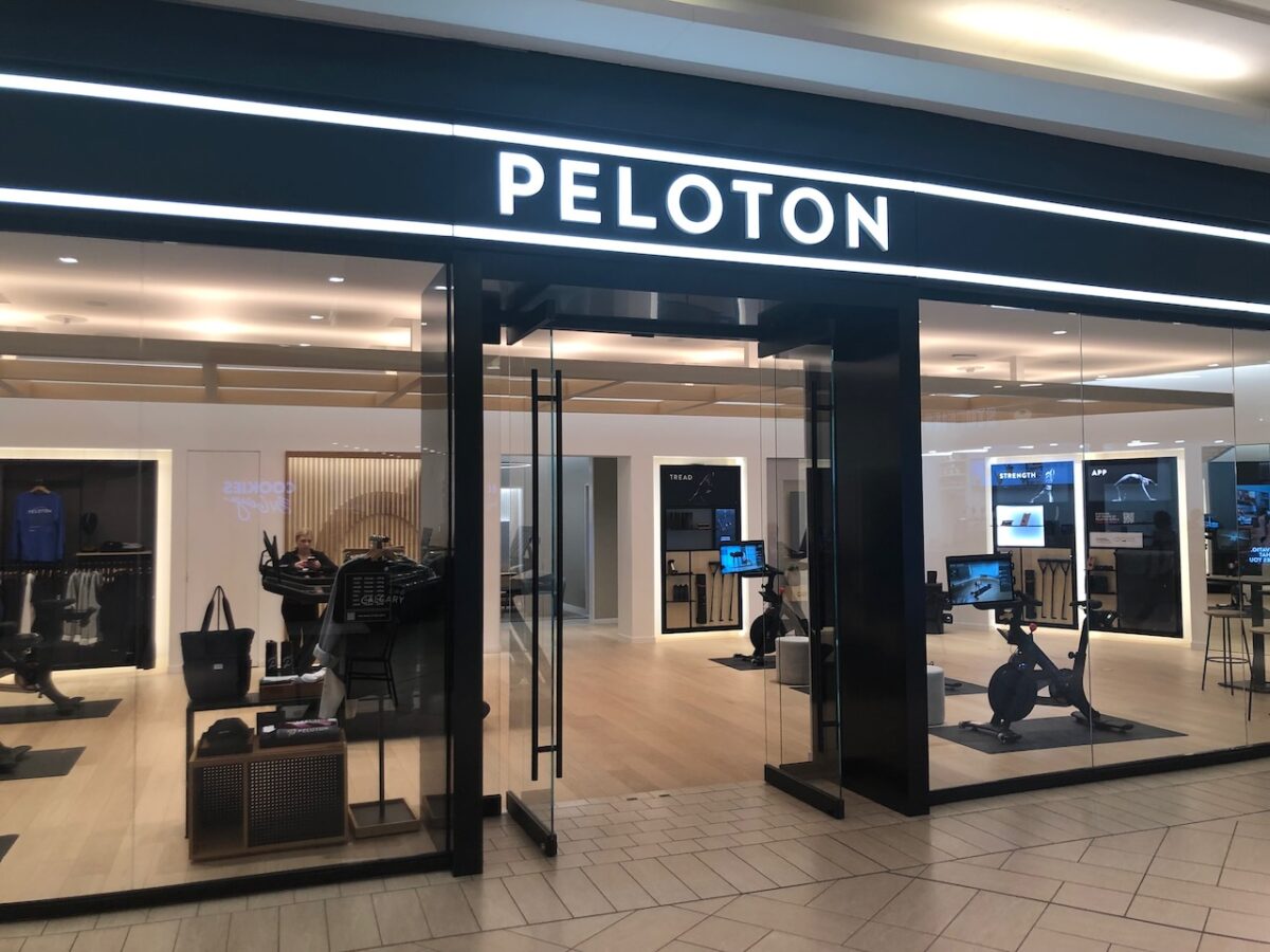 X-এ Mario Toneguzzi: #Luxury #fashion retailer Louis Vuitton is opening on  Friday a standalone location in #Calgary's Chinook Centre - its first  standalone store in an enclosed mall in Canada.   #retail #