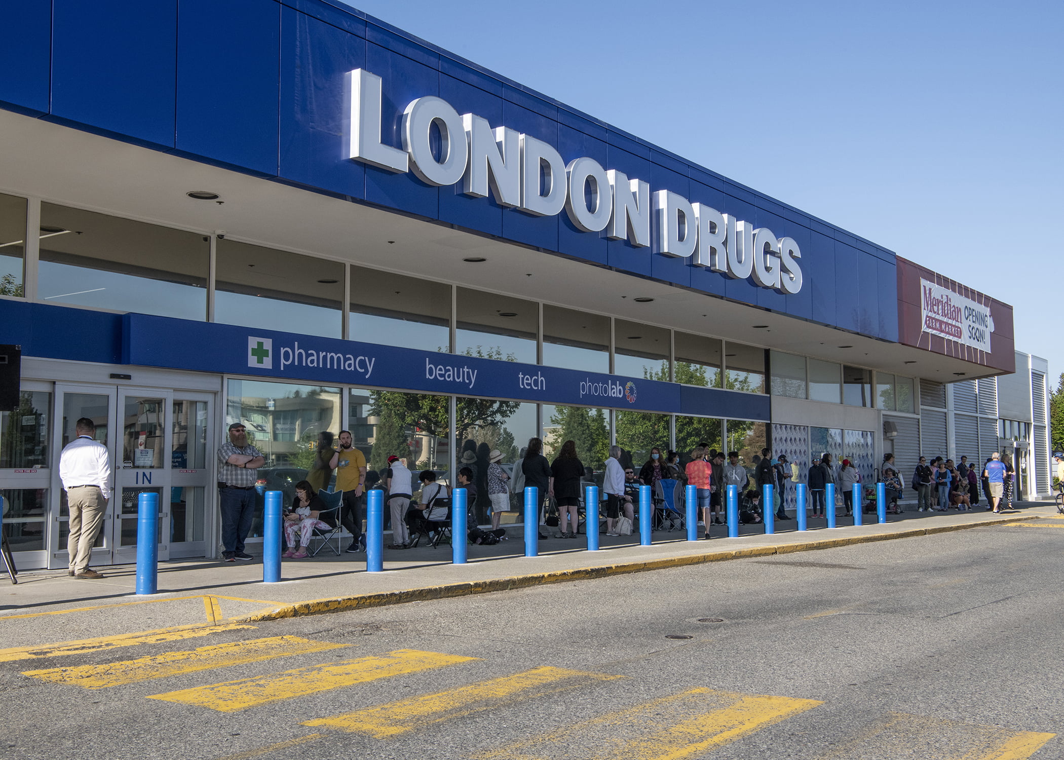 London Drugs not considering store closures due to escalating