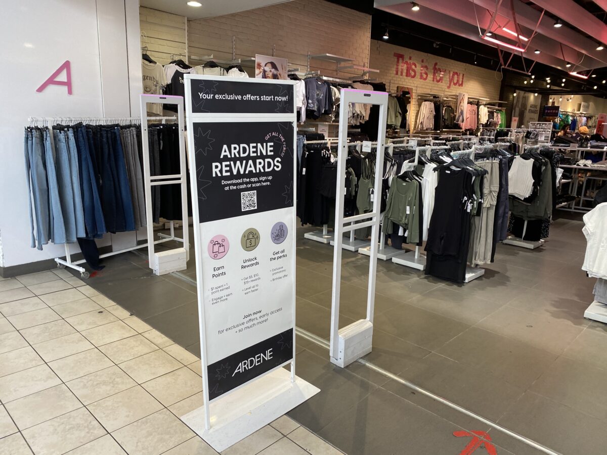 Canadian Retailers Struggle to Innovate Loyalty Programs Amidst